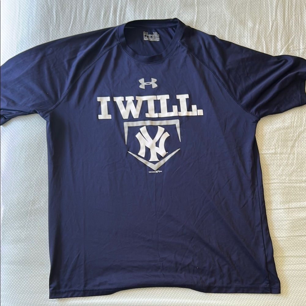 Under Armour Men's Yankees Navy Blue Graphic T-Shirt